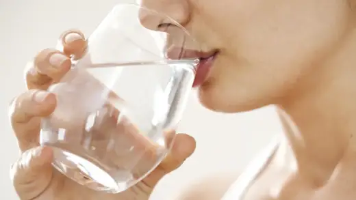 Quelle eau boire pendant l’allaitement ?